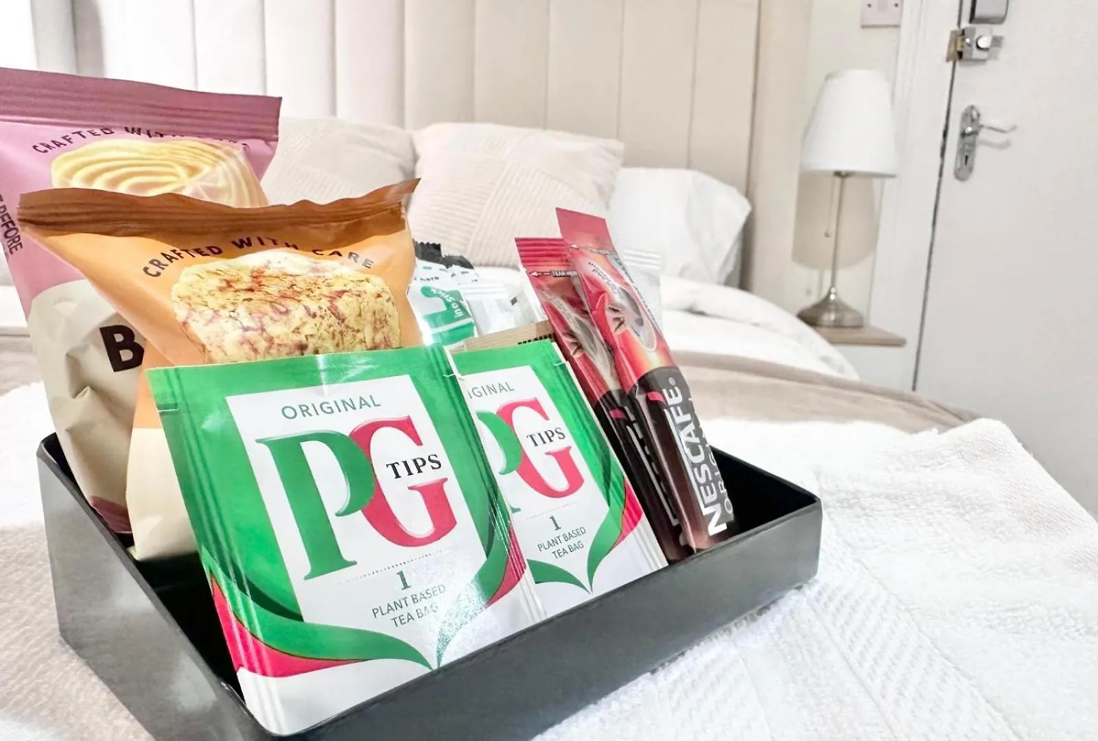 Guest house King Bed - Free Private Parking - Self Check-In - Near Ilford Station Hotel United Kingdom
