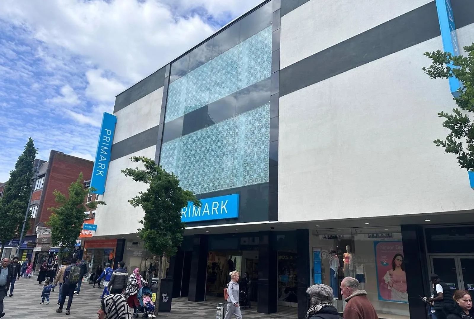 Guest house King Bed - Free Private Parking - Self Check-In - Near Ilford Station Hotel United Kingdom